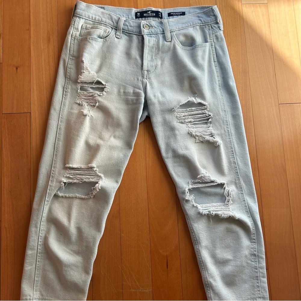 Hollister Low Rise Boyfriend Vintage Stretch Ripped Jeans